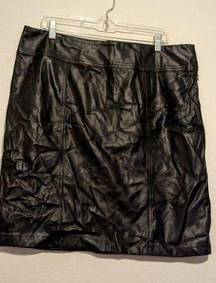 Dana Buchman faux, leather mini skirt, size 16
￼