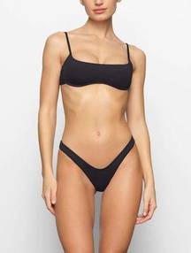 Skims Swim Micro Scoop Bikini Top In Onyx