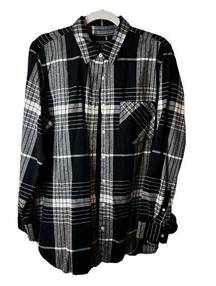 Banana Republic  Soft Wash plaid flannel shirt. Color: Black/White. Size: XL