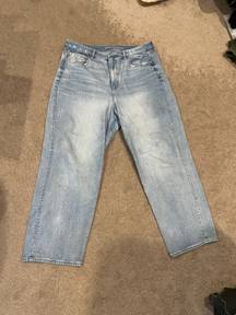 American Eagle Baggy Light Wash Mom Jean