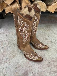 NEW  Floral Embroidery Boots Sz 7