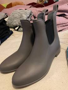 Rain boots 