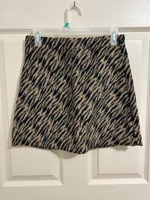 Blu Spero NWT  Tiger Print Mini Skirt with Zipper Back Size Small