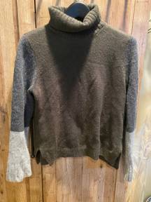 Neiman Marcus Cashmere Nieman, Marcus turtleneck sweater size M