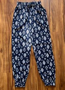 Navy and white high rise jogger pants w drawstring ikat pattern  S