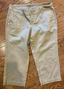 Arizona Jeanco. Juniors size 3 capri shorts. New, khaki, comfort, flexible.