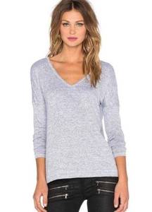 Rag n’ Bone tee Theo long sleeve knit v neck size small in marled grey.