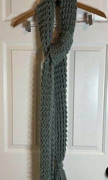 41. Universal Thread Knitted Scarf with Tassle Bottom. Excellent condition