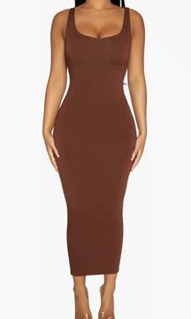 The NW Hourglass Midi Dress