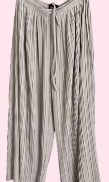 Missguided Pleated Culottes Cropped Pants‎ Gauchos Gray Tie Elastic Waist Size 6