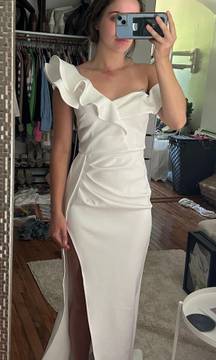 White one shoulder off & runched Dress