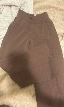 Ribbed Softstream Cropped Pants in brown