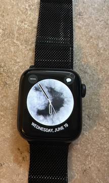 Apple Watch Series 5 Space Gray EXCELLENT CONDITION