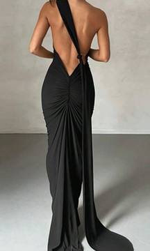 BLACK ONE SHOULDER BACKLESS FORMAL MAXI DRESS WITH SCARF