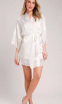 Lulu’s Tenderness White Lace Satin Robe Size Small