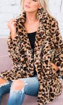 🌟New listing🌟 Leopard Faux Fur Coat