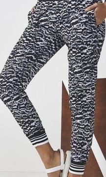 NWT Fabletics Eve Printed Jogger Pant