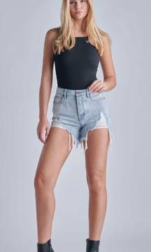 HIDDEN SOFIE LIGHT WASH FRAYED MOM SHORTS SMALL