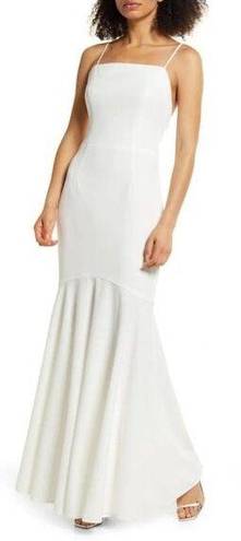 Elliatt  Collins Mermaid Gown in Ivory Size Small