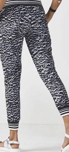 Fabletics NWT  Eve Printed Jogger Pant