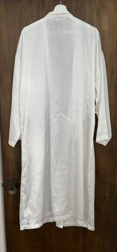 Victoria's Secret Vintage Victoria’s Secret White Satin Embroidered Lace Pockets Maxi Robe, size L Gold Label