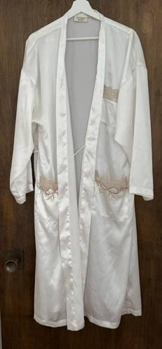 Victoria's Secret Vintage Victoria’s Secret White Satin Embroidered Lace Pockets Maxi Robe, size L Gold Label