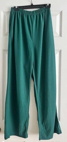 Lounge 2 Piece Green  Set Pants and Long Sleeve Shirt NWT Women’s Medium 8/10