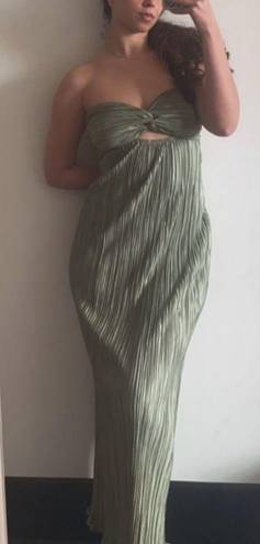 Hello Molly NEW  WEARING THIS TONIGHT PLISSE
STRAPLESS MAXI DRESS in SAGE