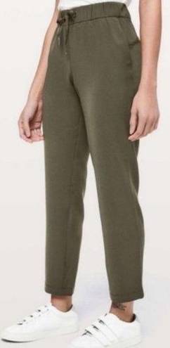 Lululemon  On The Fly Green Cropped Workout Jogger Pants Size 6