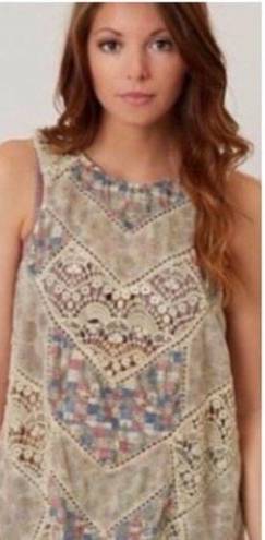 Gimmicks by BKE NWT  Open Back Crochet Tank Size Large