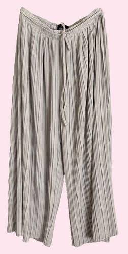 Missguided  Pleated Culottes Cropped Pants‎ Gauchos Gray Tie Elastic Waist Size 6