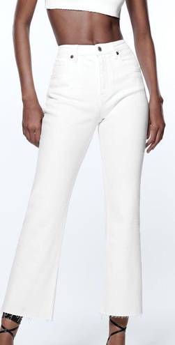 ZARA   TRF White Mid Rise Cropped Flare Denim Jeans Size 0