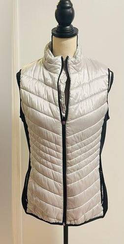 Xersion EUC  lightweight vest light gray/silver size Large