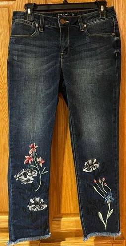 Max jeans  Straight Cropped Embroidered Lightly Distressed Frayed Hem Jeans Sz 4