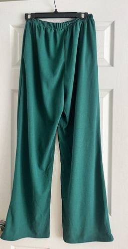 Lounge 2 Piece Green  Set Pants and Long Sleeve Shirt NWT Women’s Medium 8/10