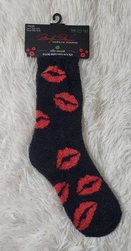 Marilyn Monroe NWT  Silky Smooth Aloe Infused Plush Striped Socks with Lips