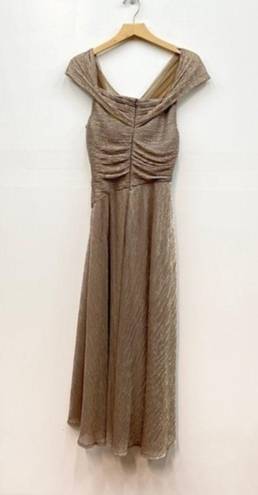 Oleg Cassini  pleated metallic off-the-shoulder dress in Gold size 4