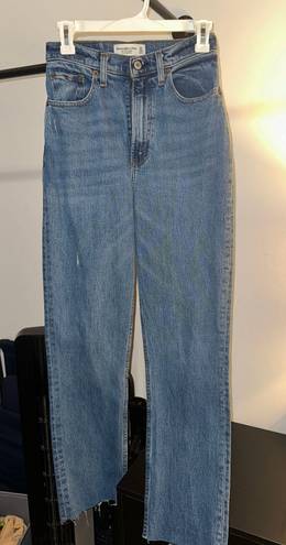 Abercrombie & Fitch The 90s Straight Ultra High Rise Jean