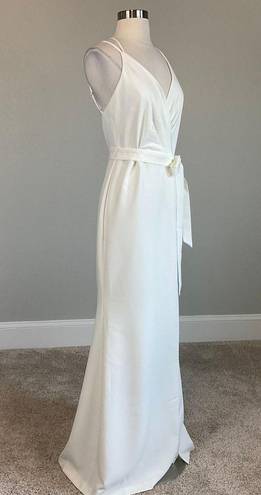 Laundry by Shelli Segal  Women's Formal Dress Size 10 White Backless Long Gown