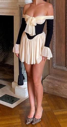 House Of CB  'Alana' Black & Cream Off Shoulder Dress NWOT size M Fuller & Taller