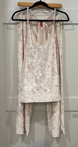 Natori Josie  Crushed Velvet Pajama Set