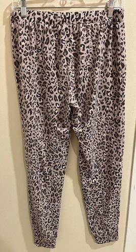 Marilyn Monroe  Size Large Lavender Leopard Print 2 Piece Pajamas