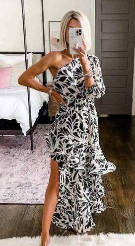 Alexis  Botanical Black & White Dress Size Small