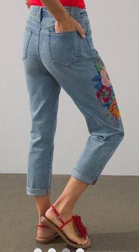 Chico's Chico’s So Slimming Girlfriend Slim Leg Embroidered Crops Size 6R