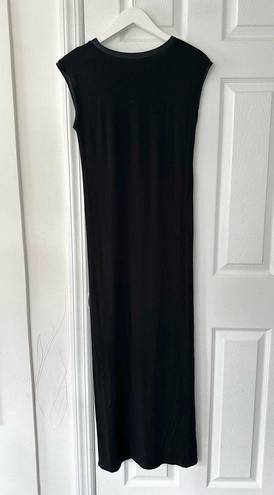 Natori Josie  Black Silk Trim Floral Appliqué Neckline Lounge Essentjals Gown S