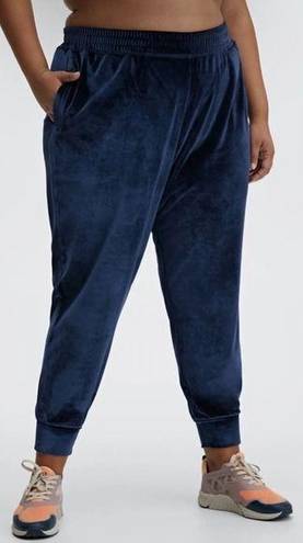 Fabletics  LUXE Daria Velour Jogger- Deep Navy