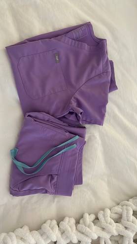 FIGS Scrubs Set