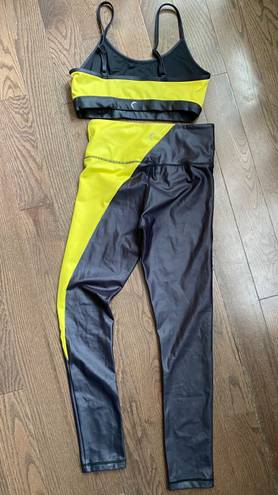 Zyia Active Workout Set Neon Yellow and Metallic leggings size 4 & bra medium