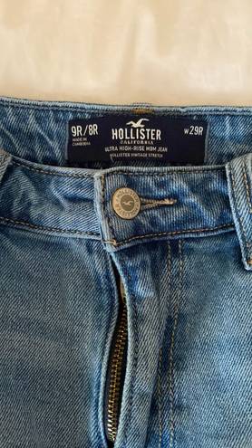 Hollister Ultra High-Rise Mom Jean