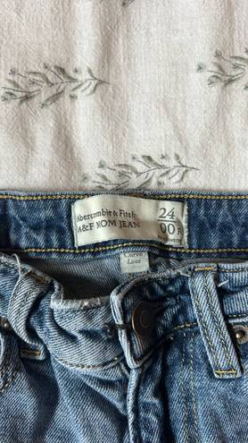 Abercrombie & Fitch Ripped Mom Jeans